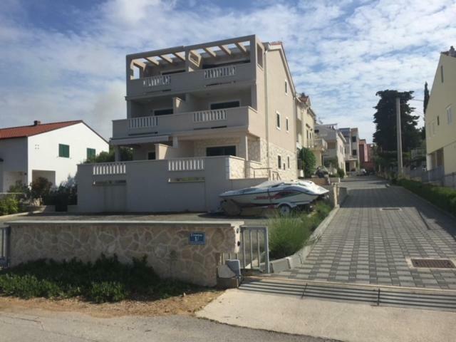 Apartmani Irina Vodice Eksteriør billede